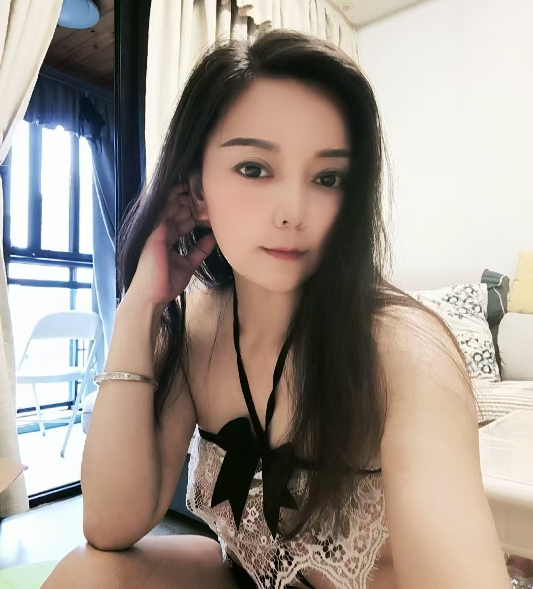 黄泥磅风情少妇小苹果