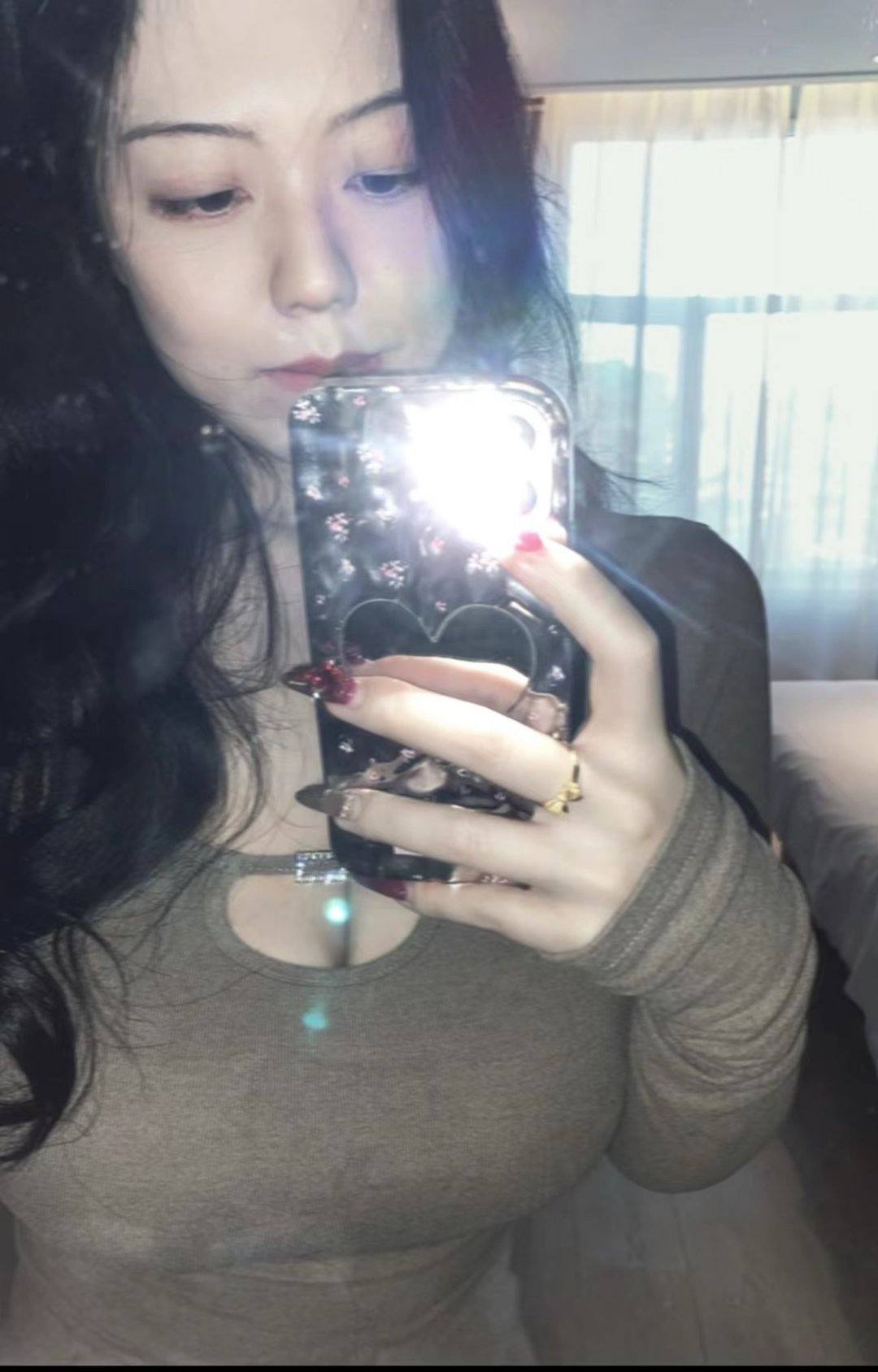 热辣大胸尤物雯雯