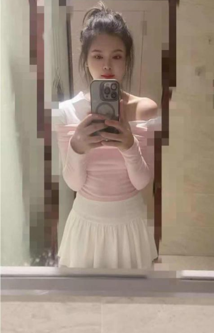 肤白温柔大奶小钰