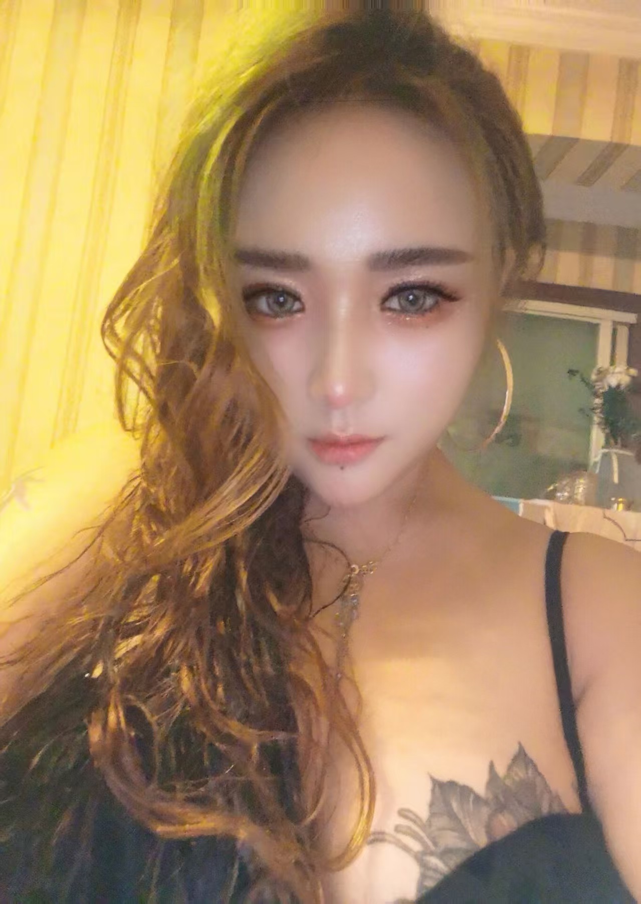 丰乳美臀辣妹然然