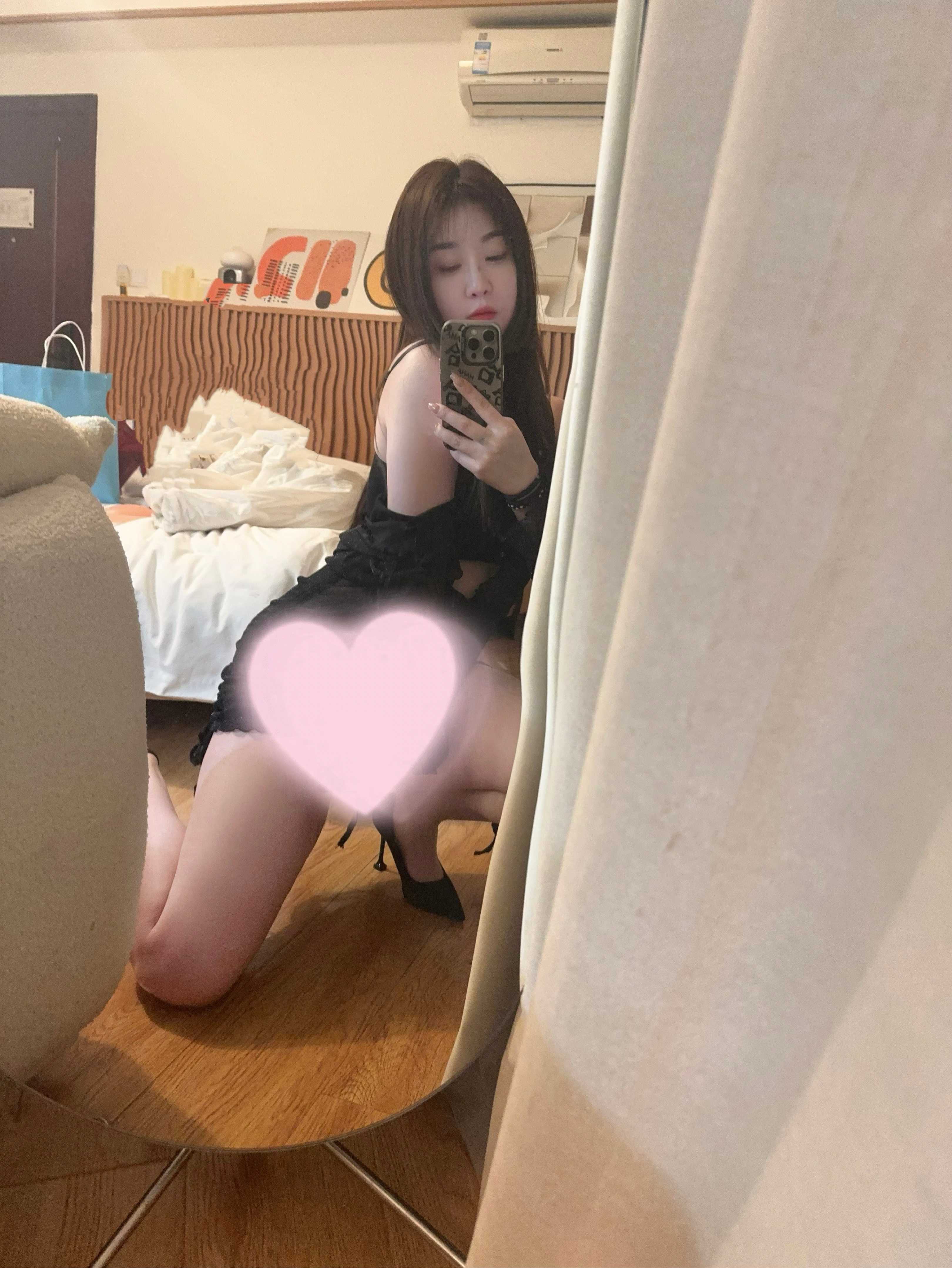 上城丰满美腿西西