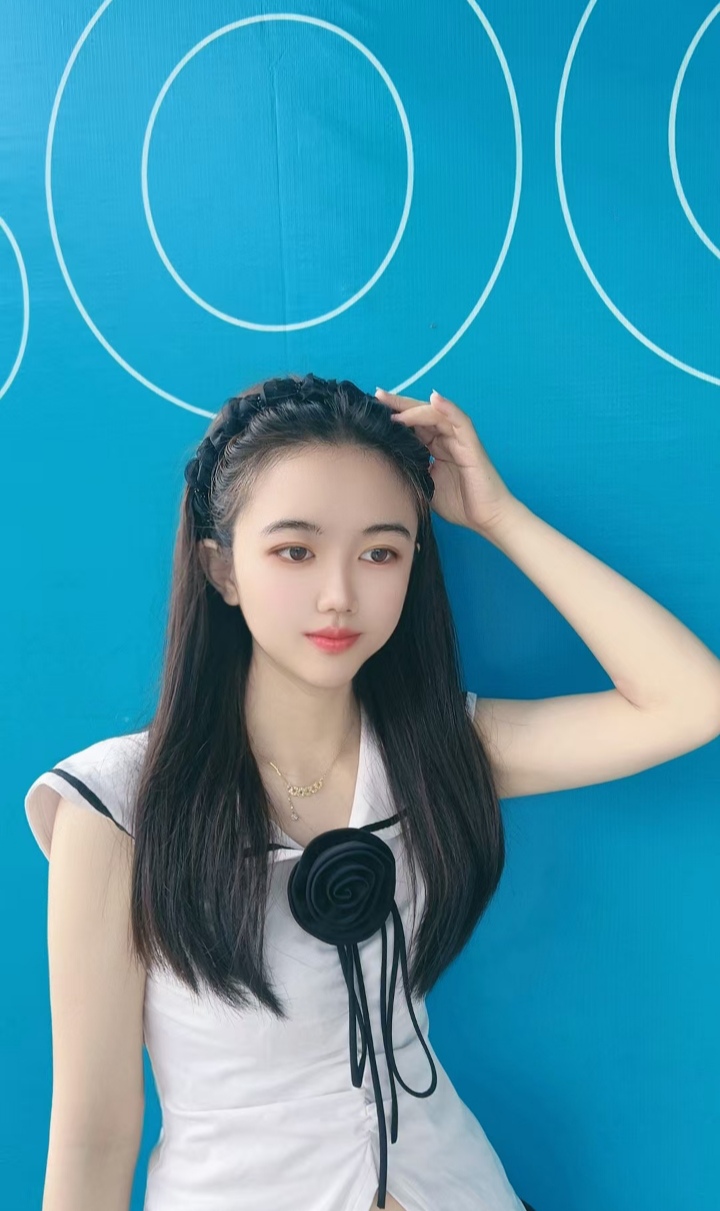 兼职大学生小小