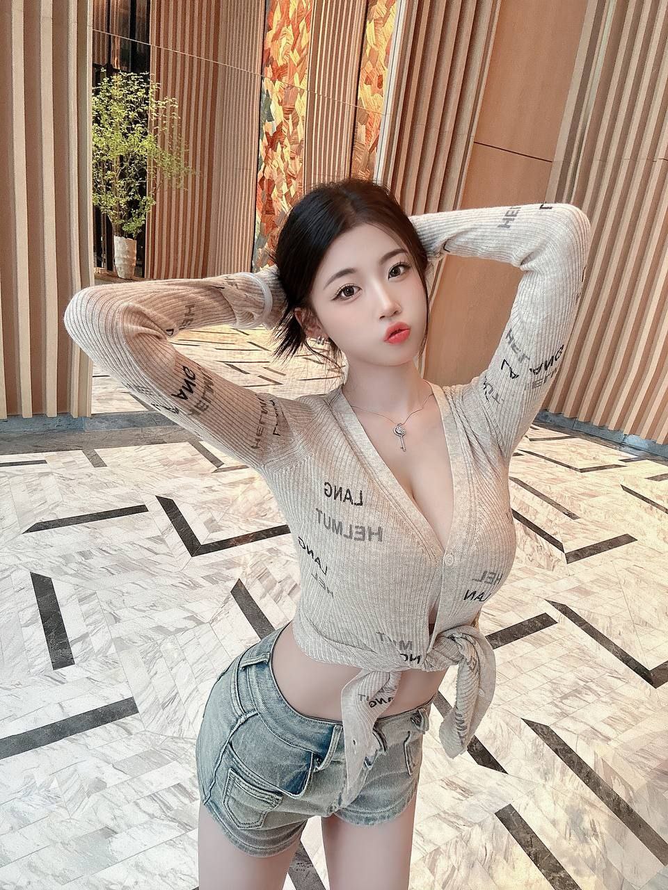 温润水蜜桃一样的姐姐