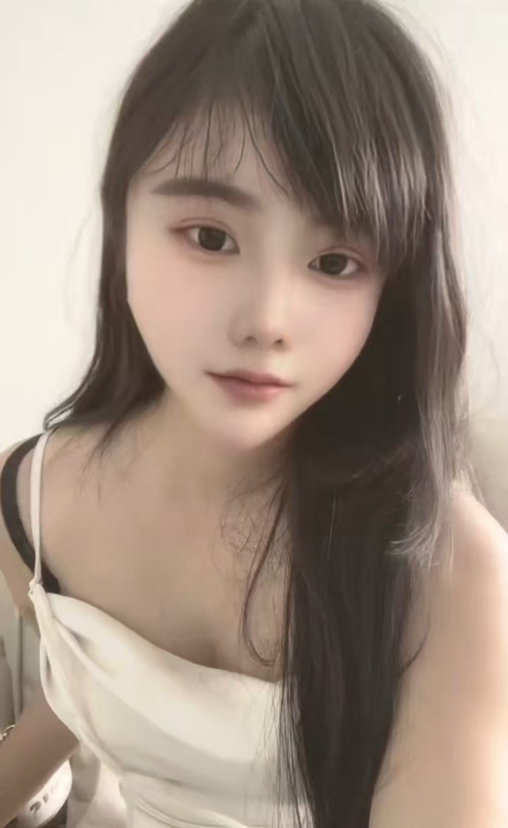 白嫩小御姐依依