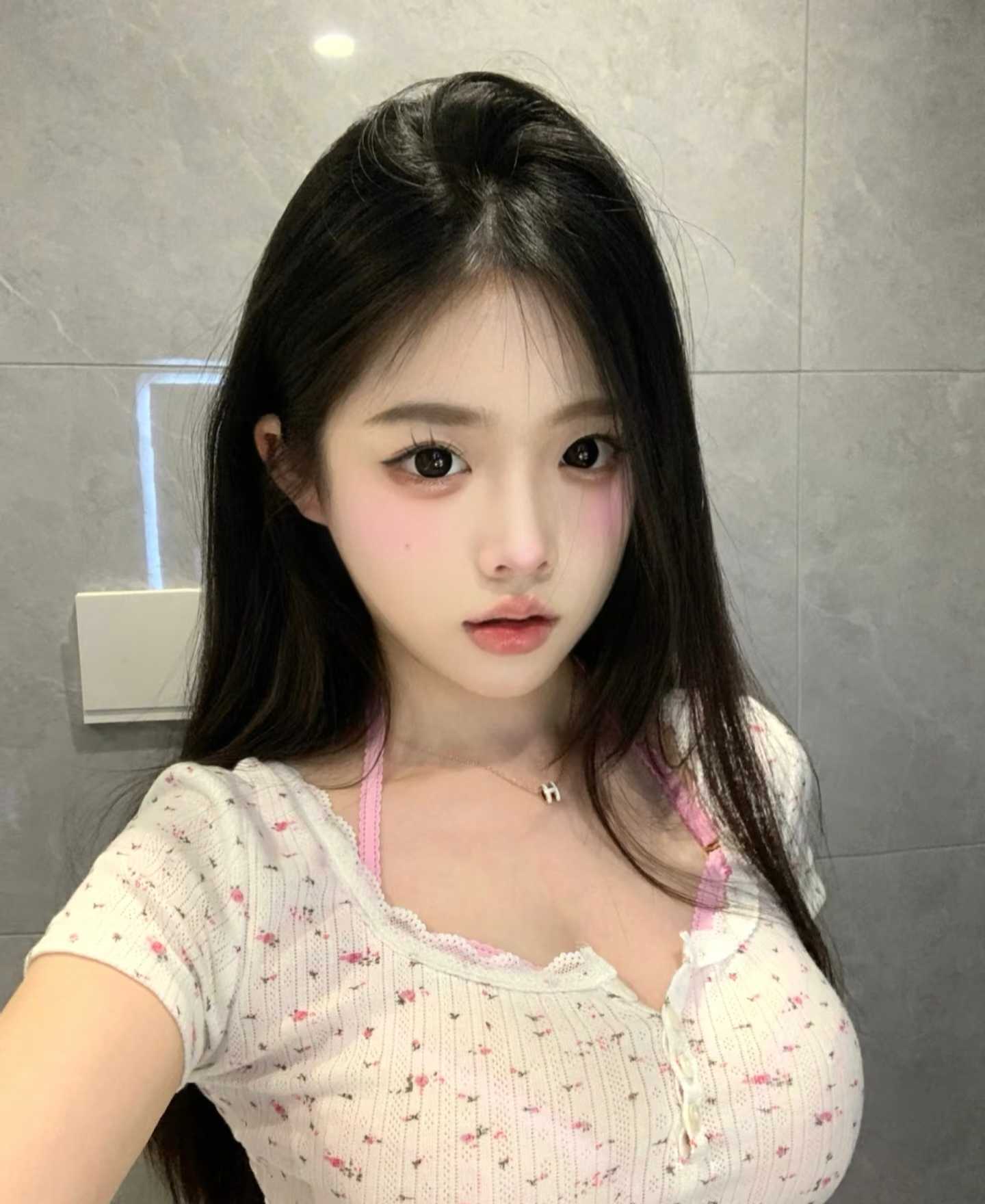 同城约新吴刚下海大奶嫩妹