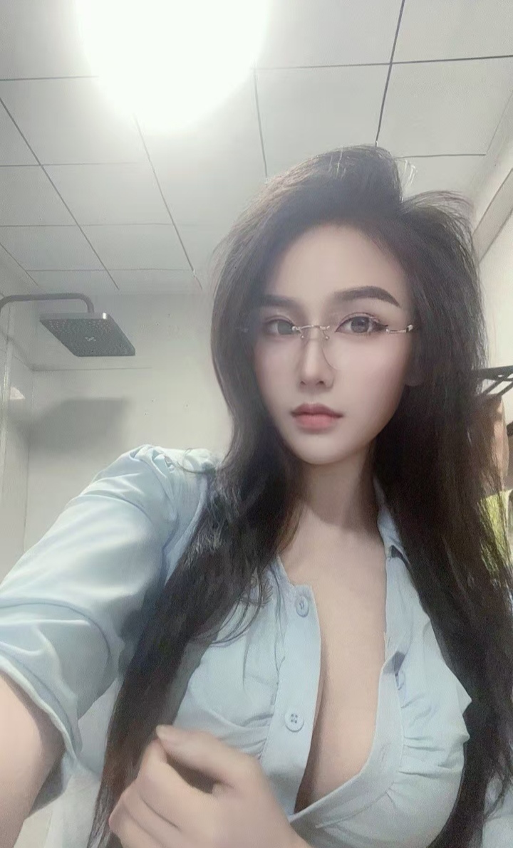 车公庙爆乳眼镜美妞