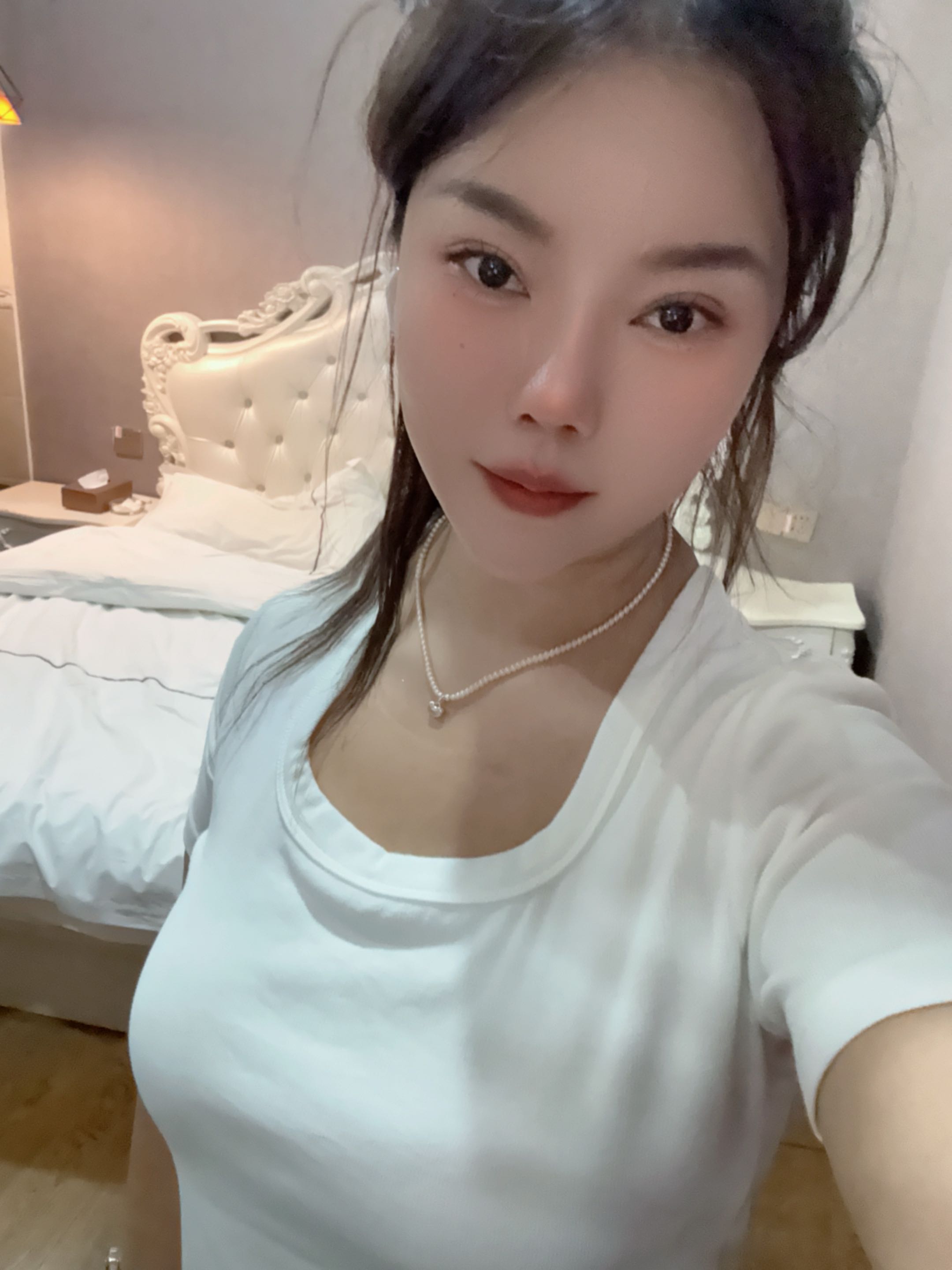 e罩杯美甲店老板娘