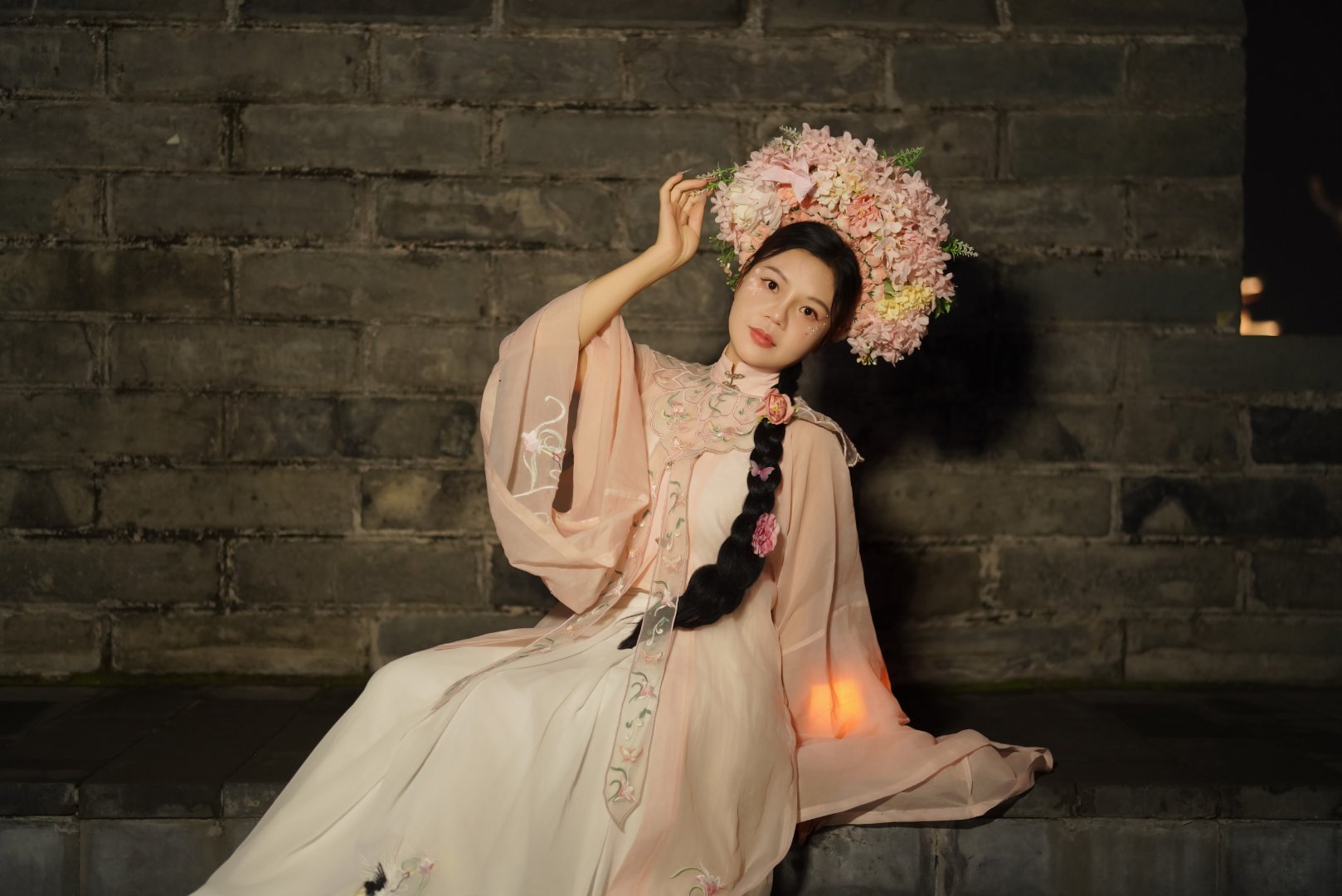 轻熟短发御姐西西