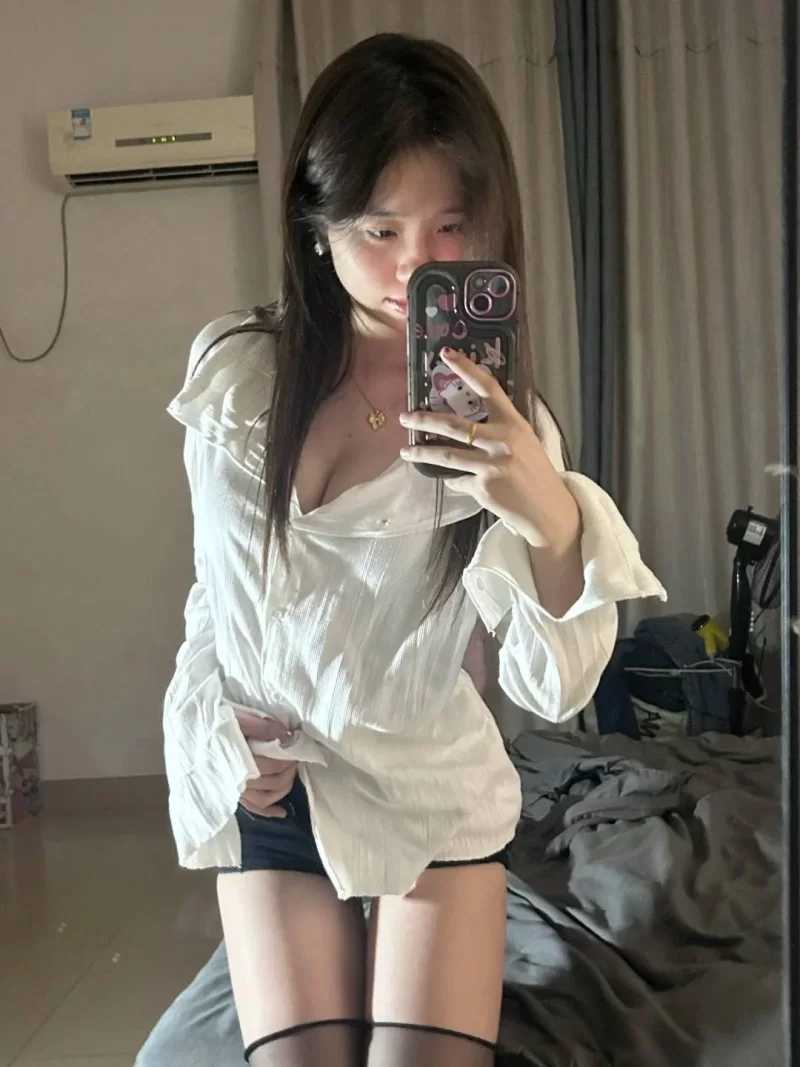 肤白性感大胸妹雅雅