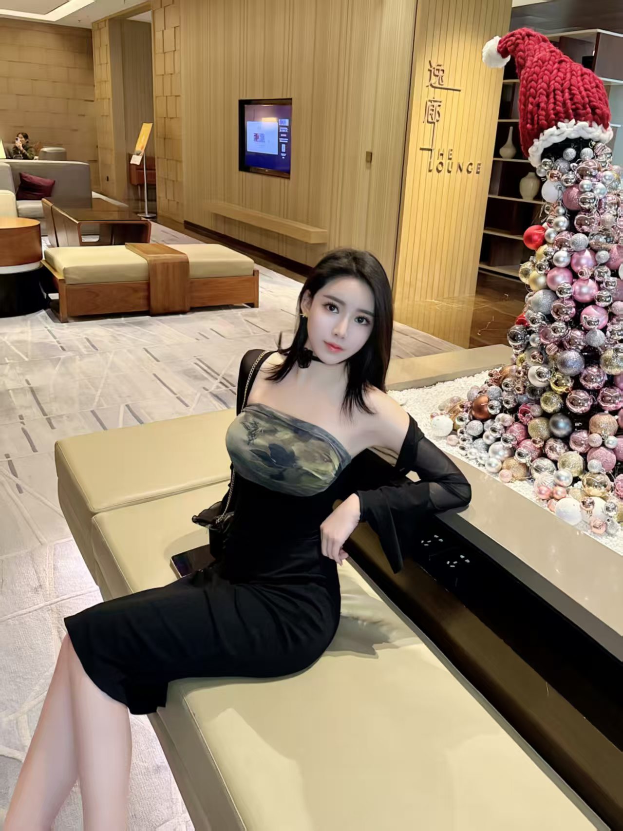 尤物身材美妞白栀