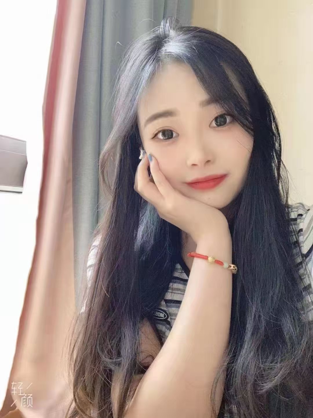 白嫩丰满美妞哈尼