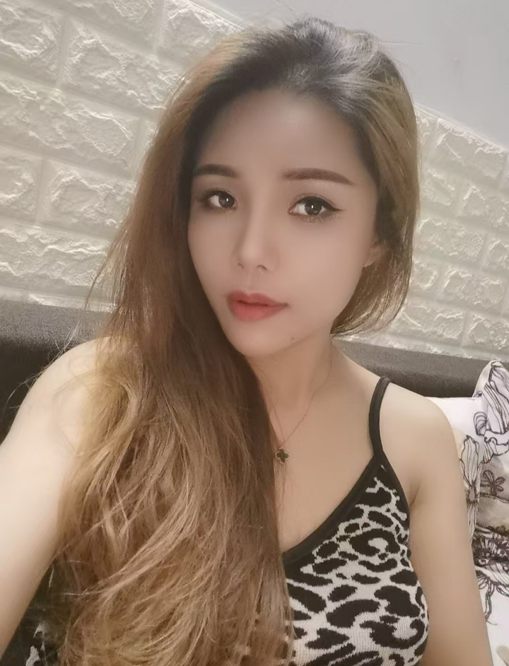 魅惑美乳辣妹无名