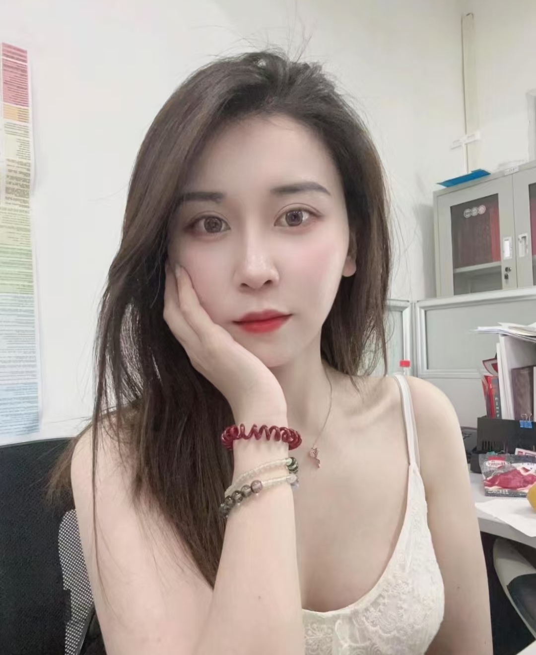 美艳丰润小姐姐