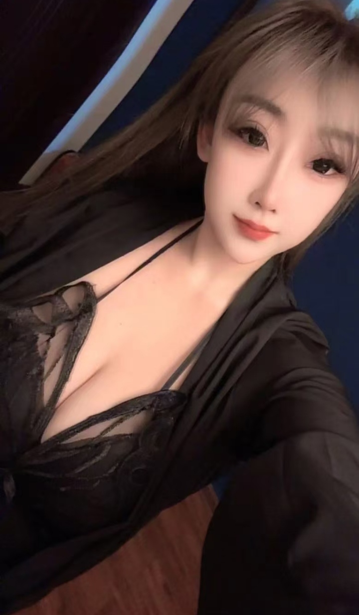 草场坡爆乳辣妹糖糖