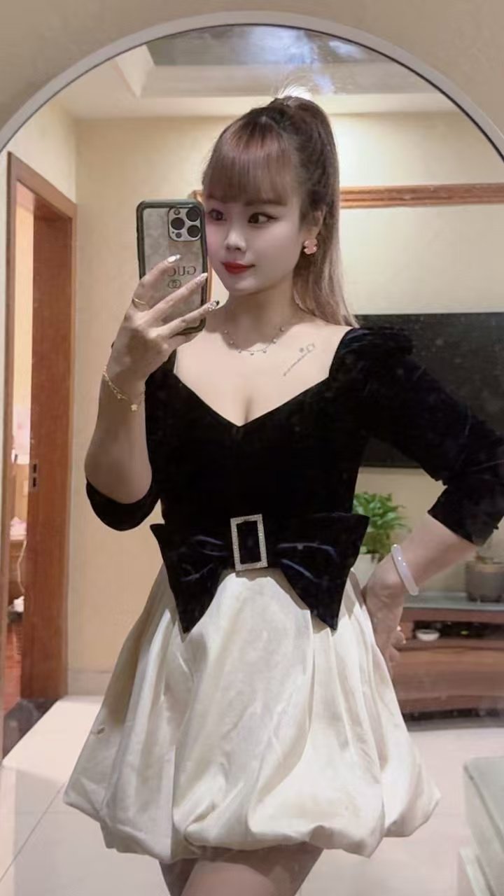 服务系专业课老师小雅