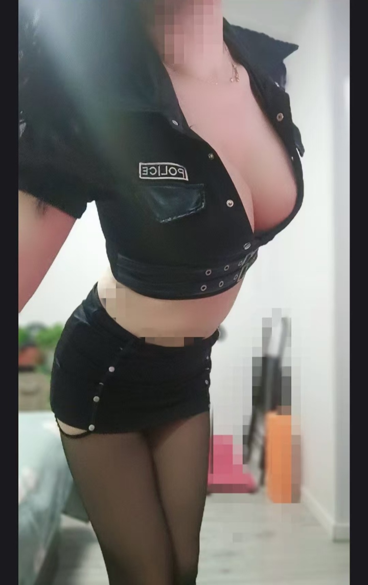 秦淮丰满性感制服姐姐