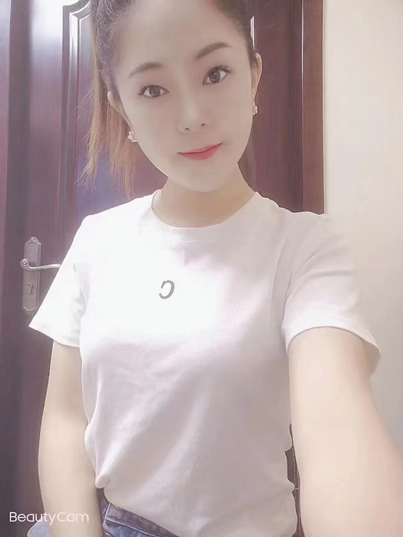 兼职撩人御姐嫣然