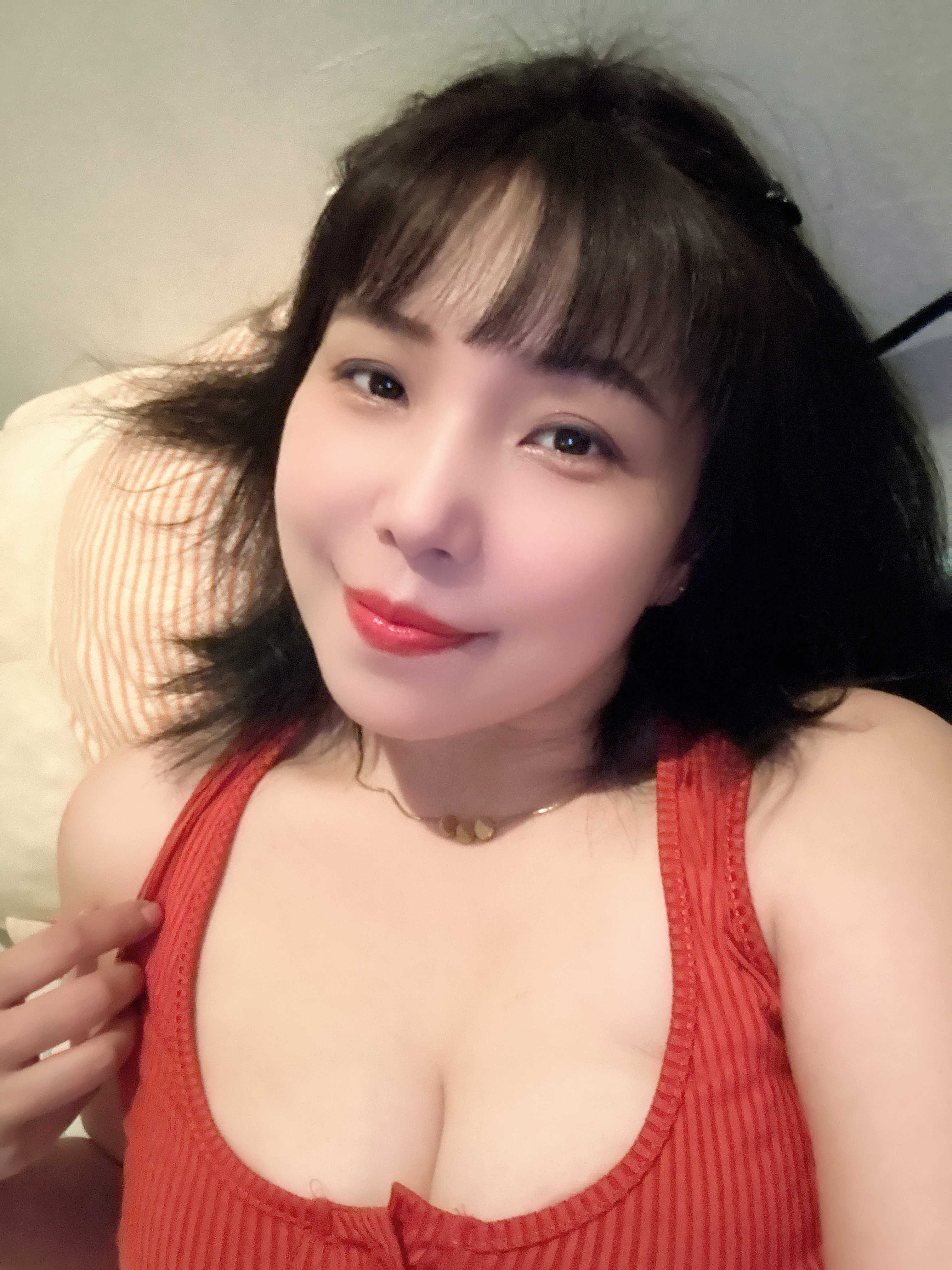 丰润短发御姐悦悦