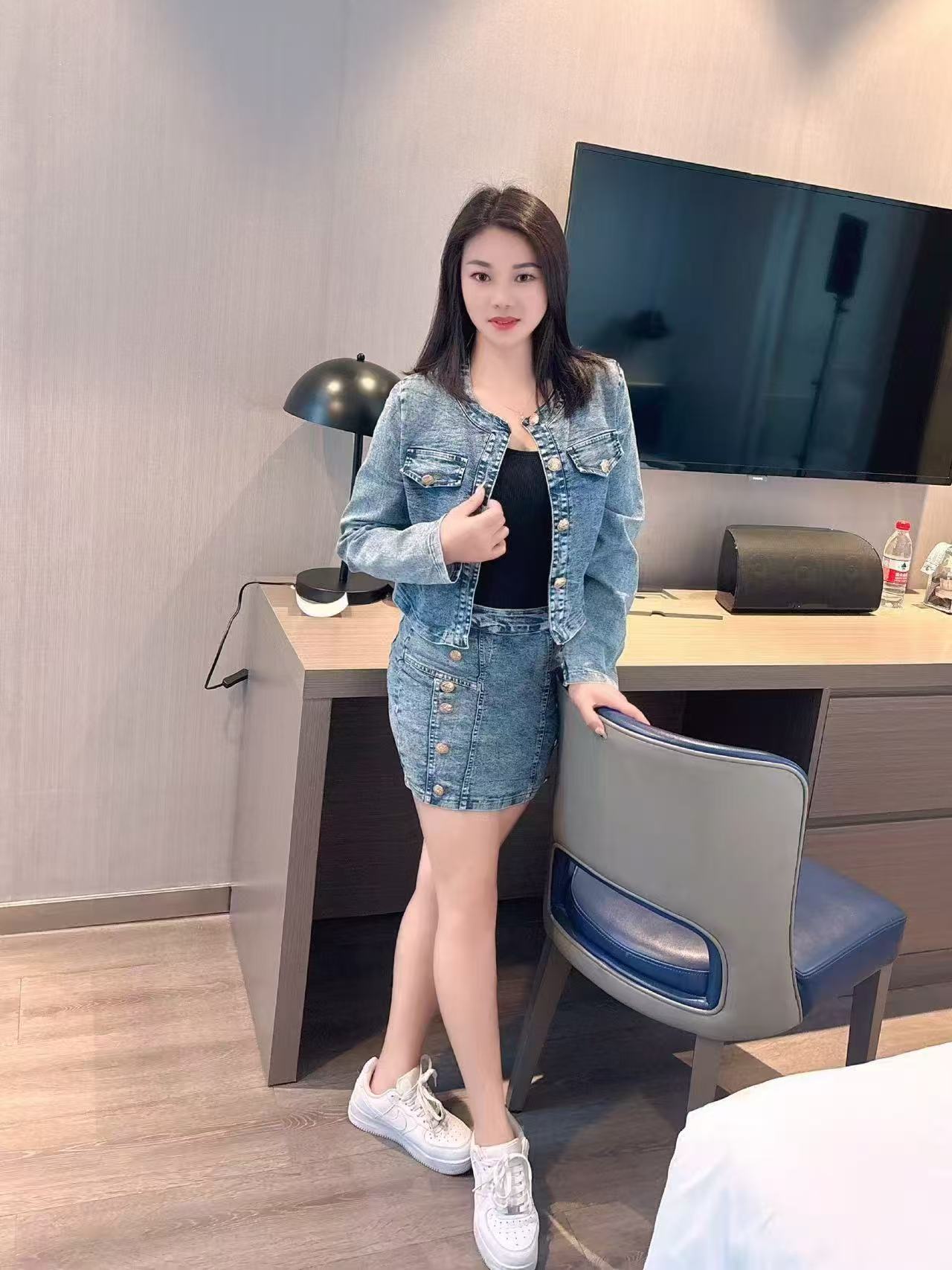 热辣丰满小姐姐欣欣