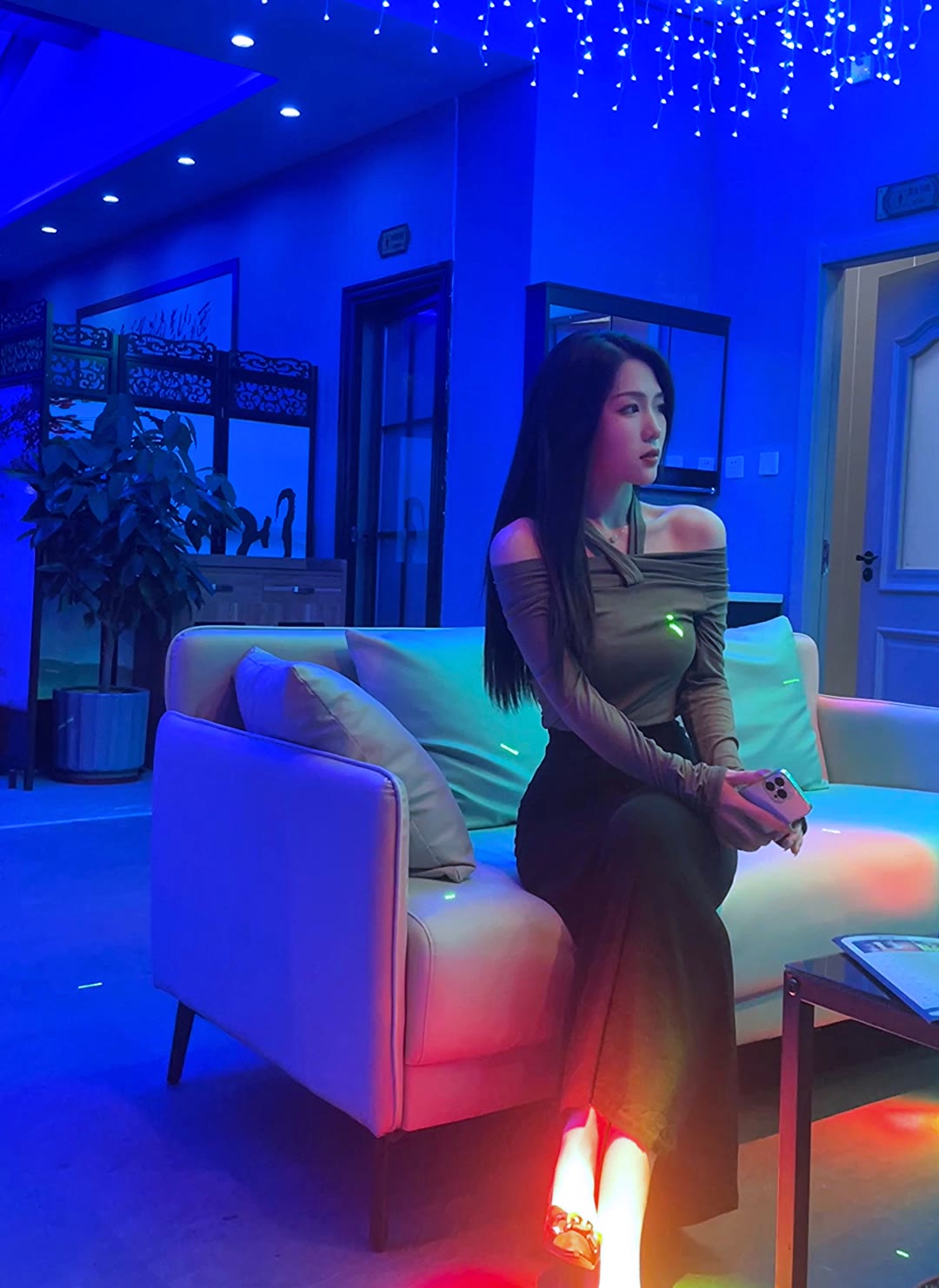 丰满性感小姐姐倩晨