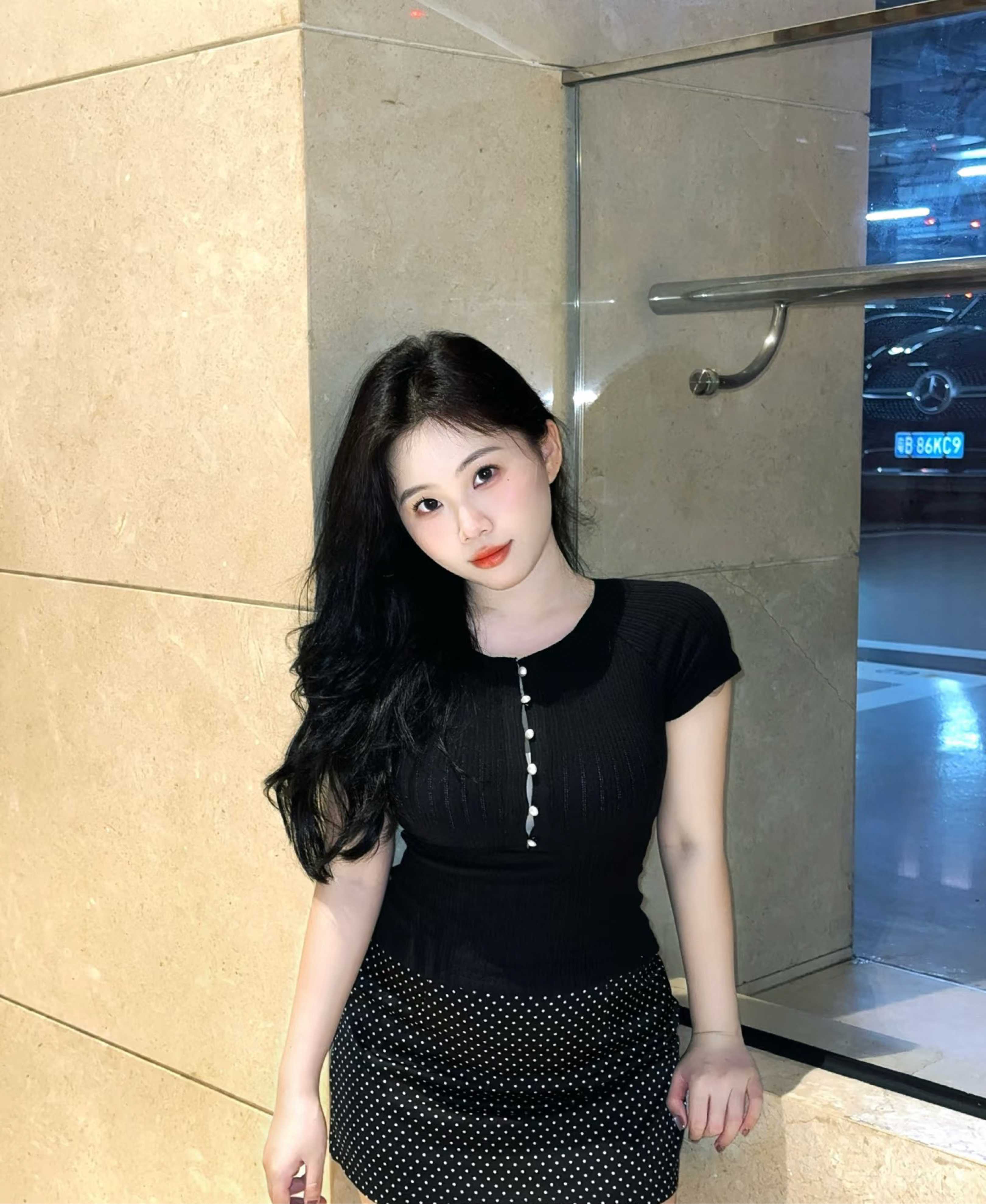 白嫩大奶橘子小姐姐