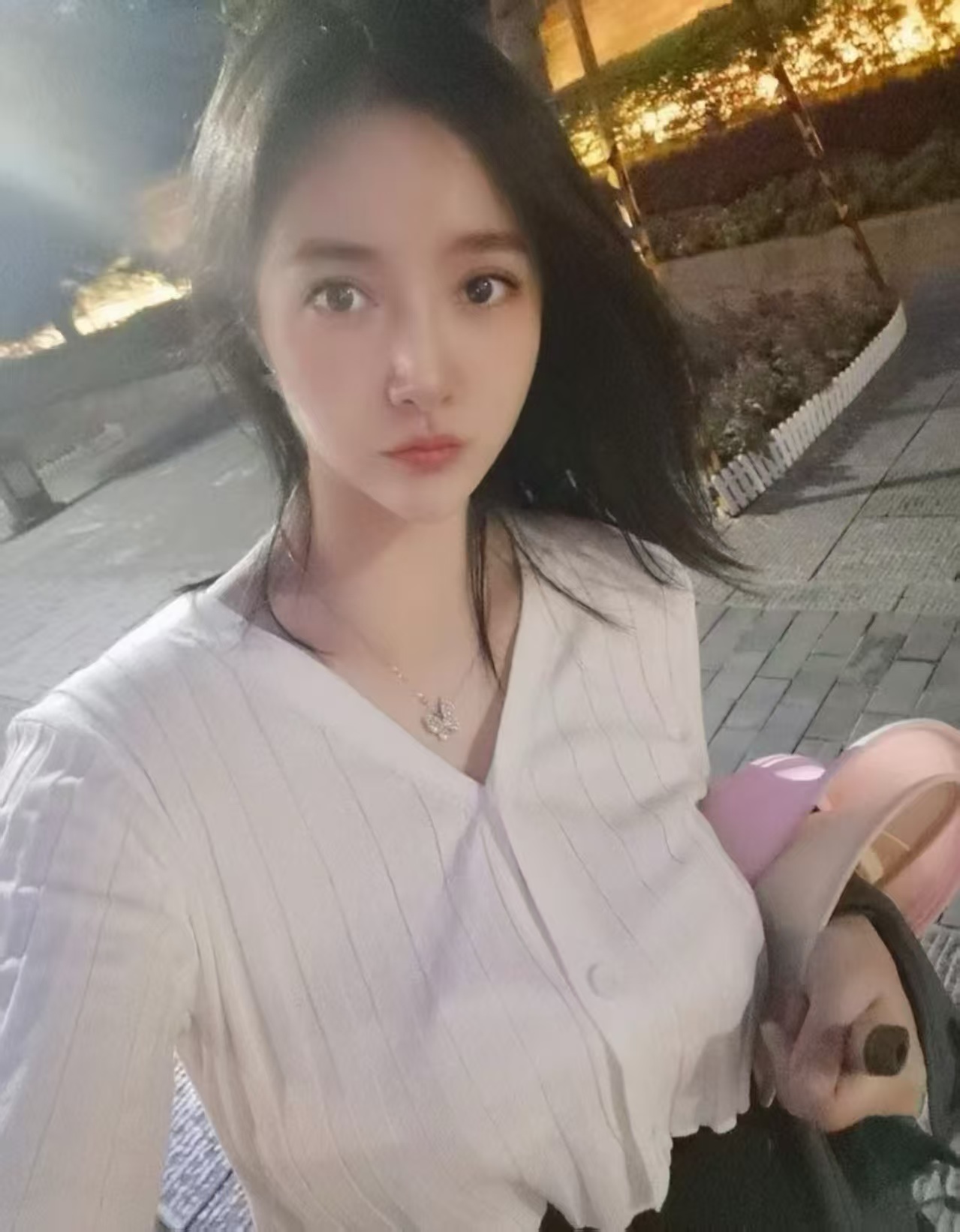 白嫩丰满极品美妞娜娜