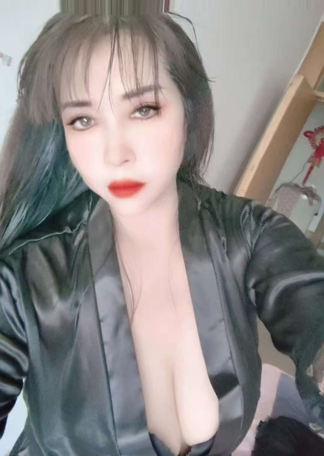 美乳短发御姐飞飞