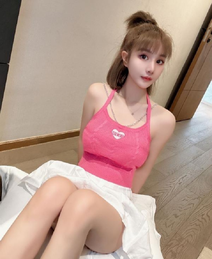 肤白貌美颜值梦梦