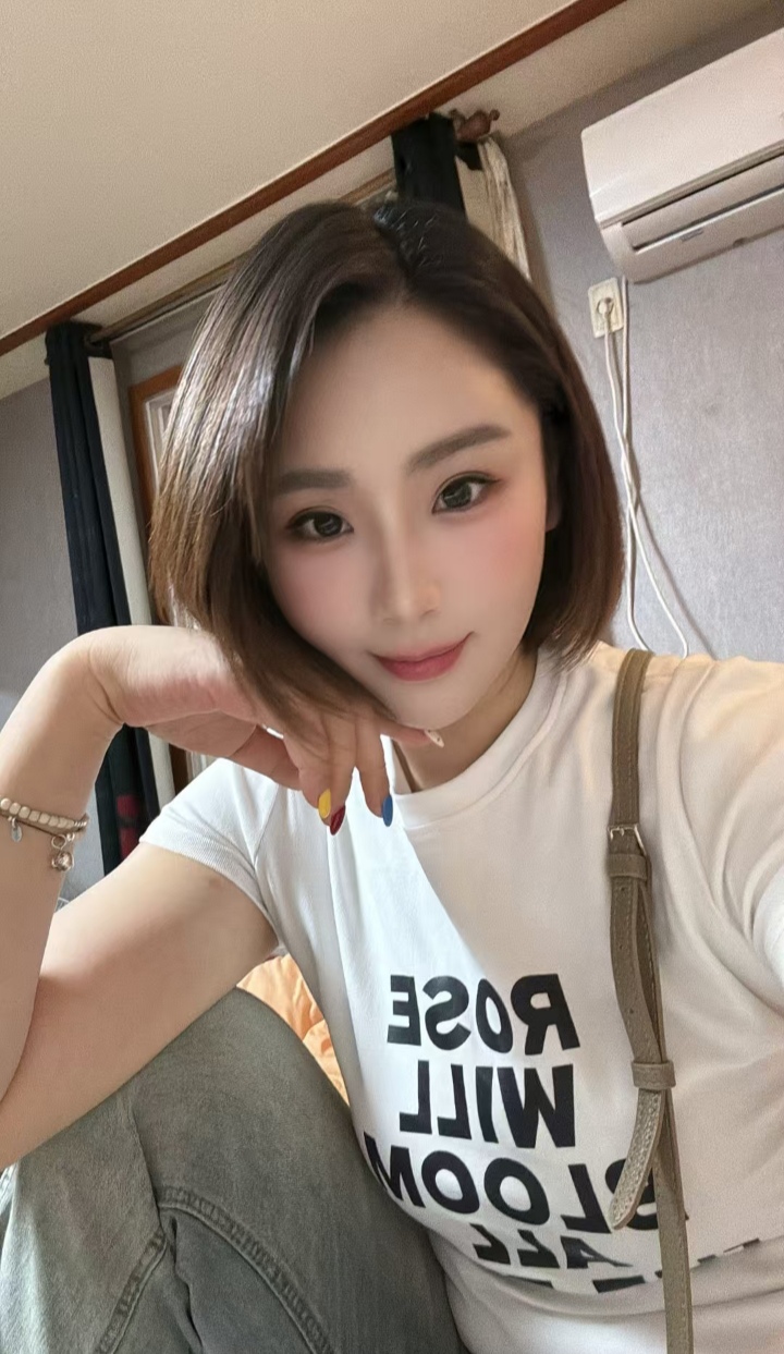 石溪短发美御姐乐莹