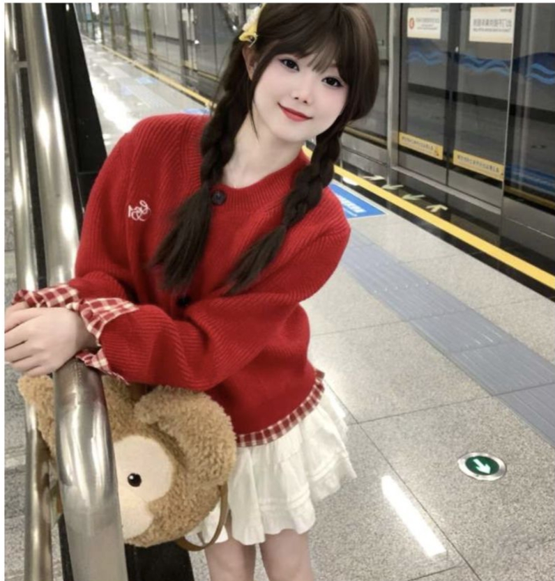 白嫩大胸萝莉妞