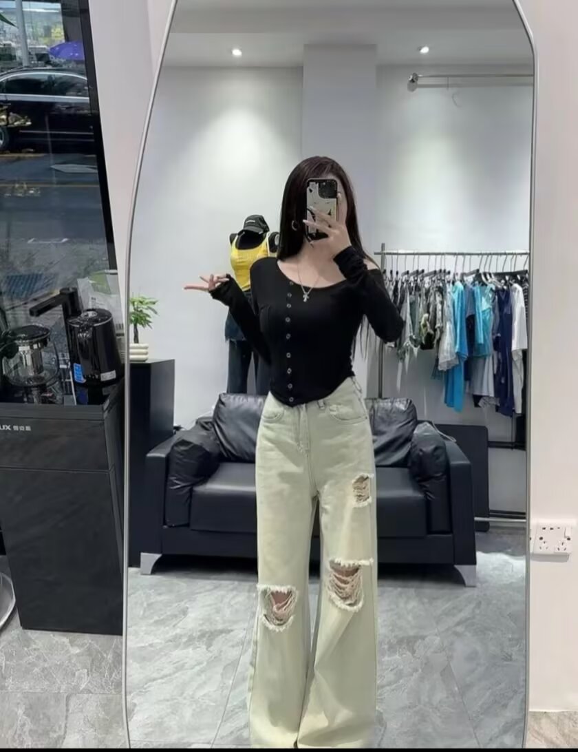 服务系腿模依依