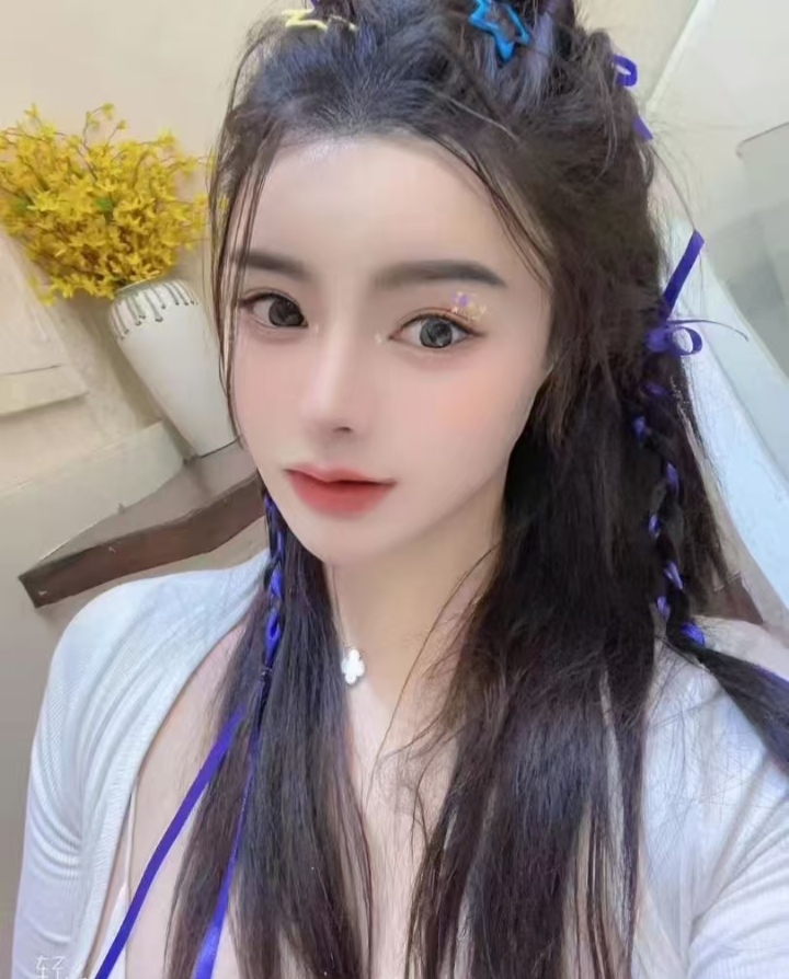 丰满诱人爆乳辣妹井上