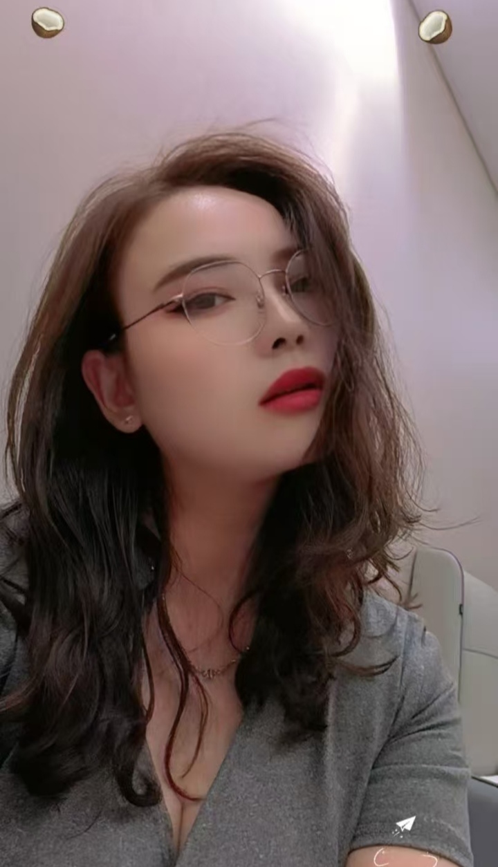 爱舔的眼镜Sao姐