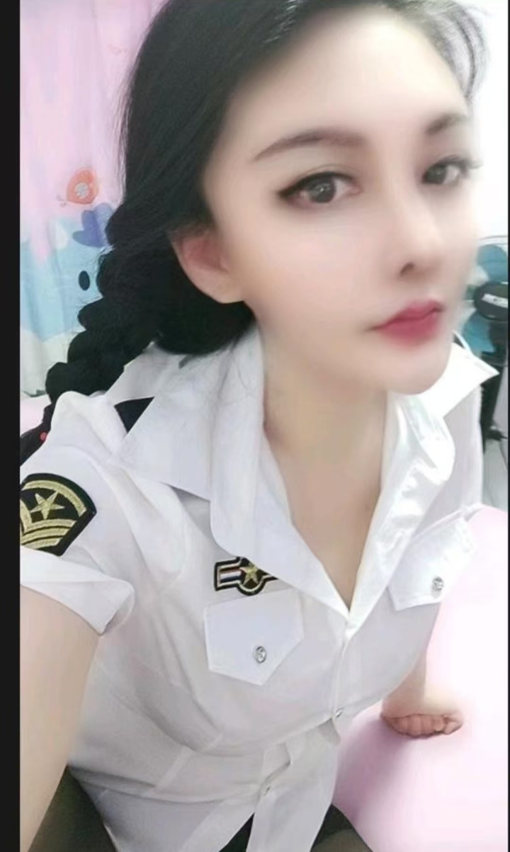 秦淮爆乳一线天