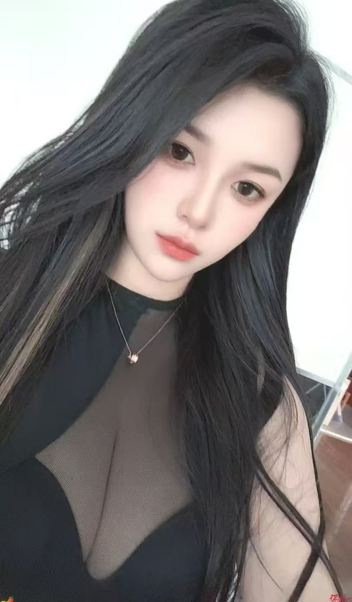 气质大胸嫩妹维维