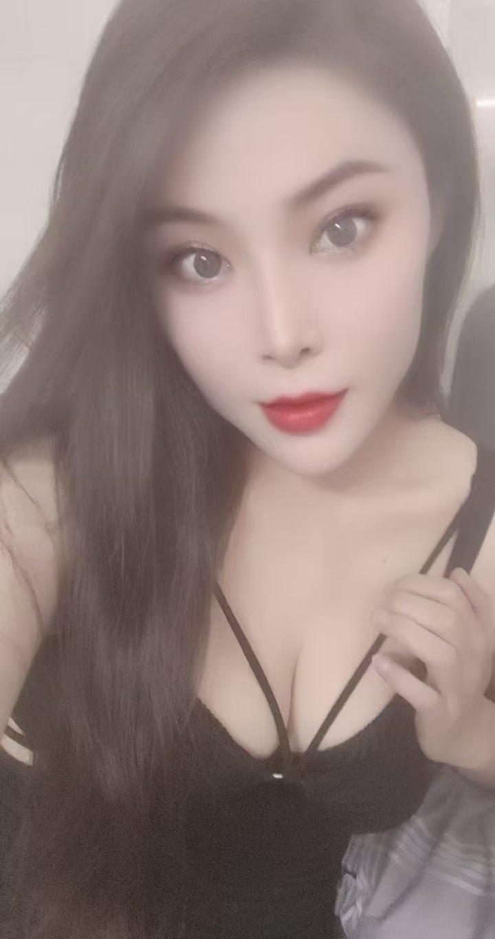 丰满热辣小月儿