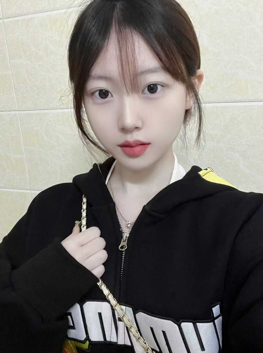 白嫩甜妹可外出