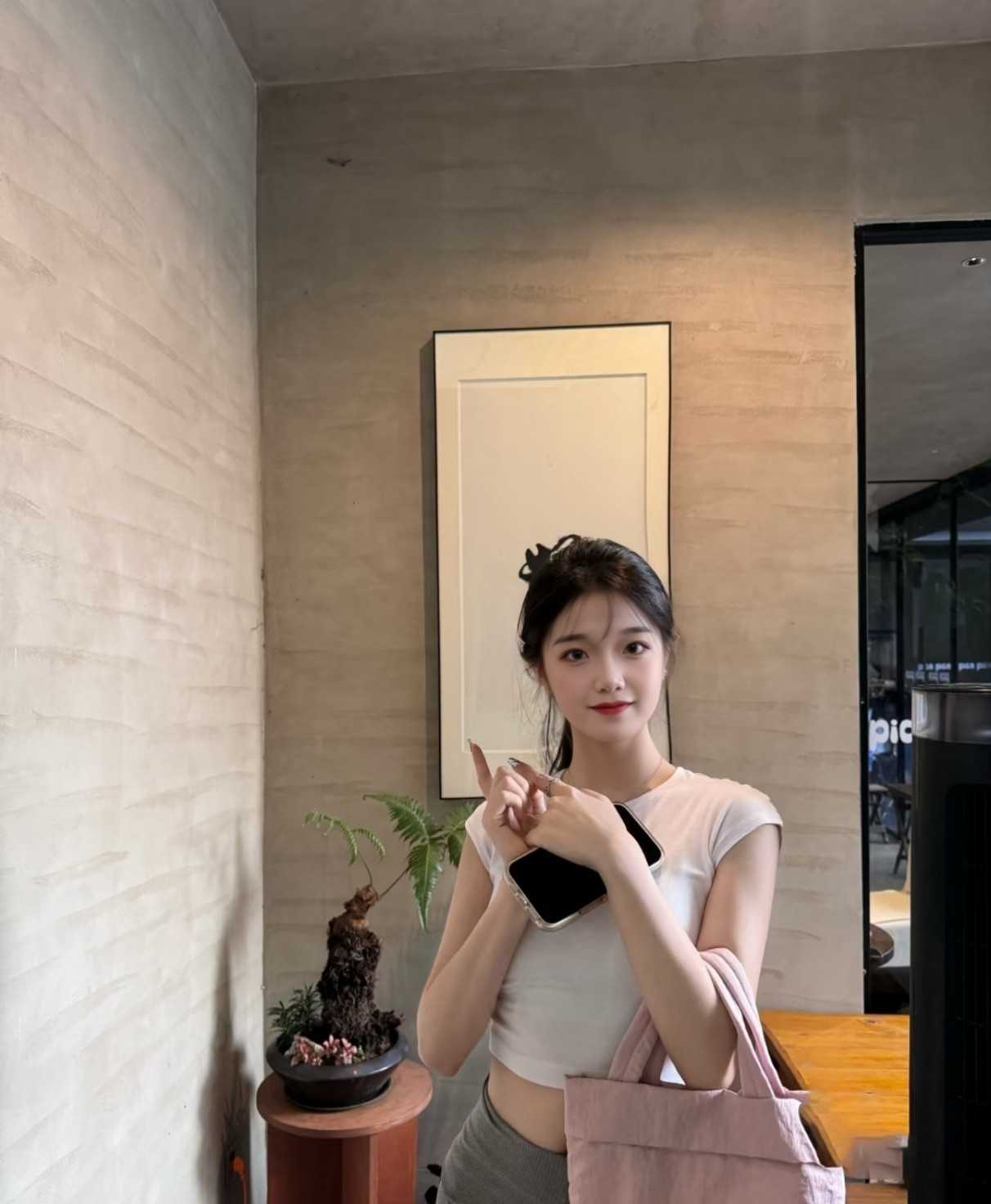 极品嫩货真实本人长腿翘臀水多多