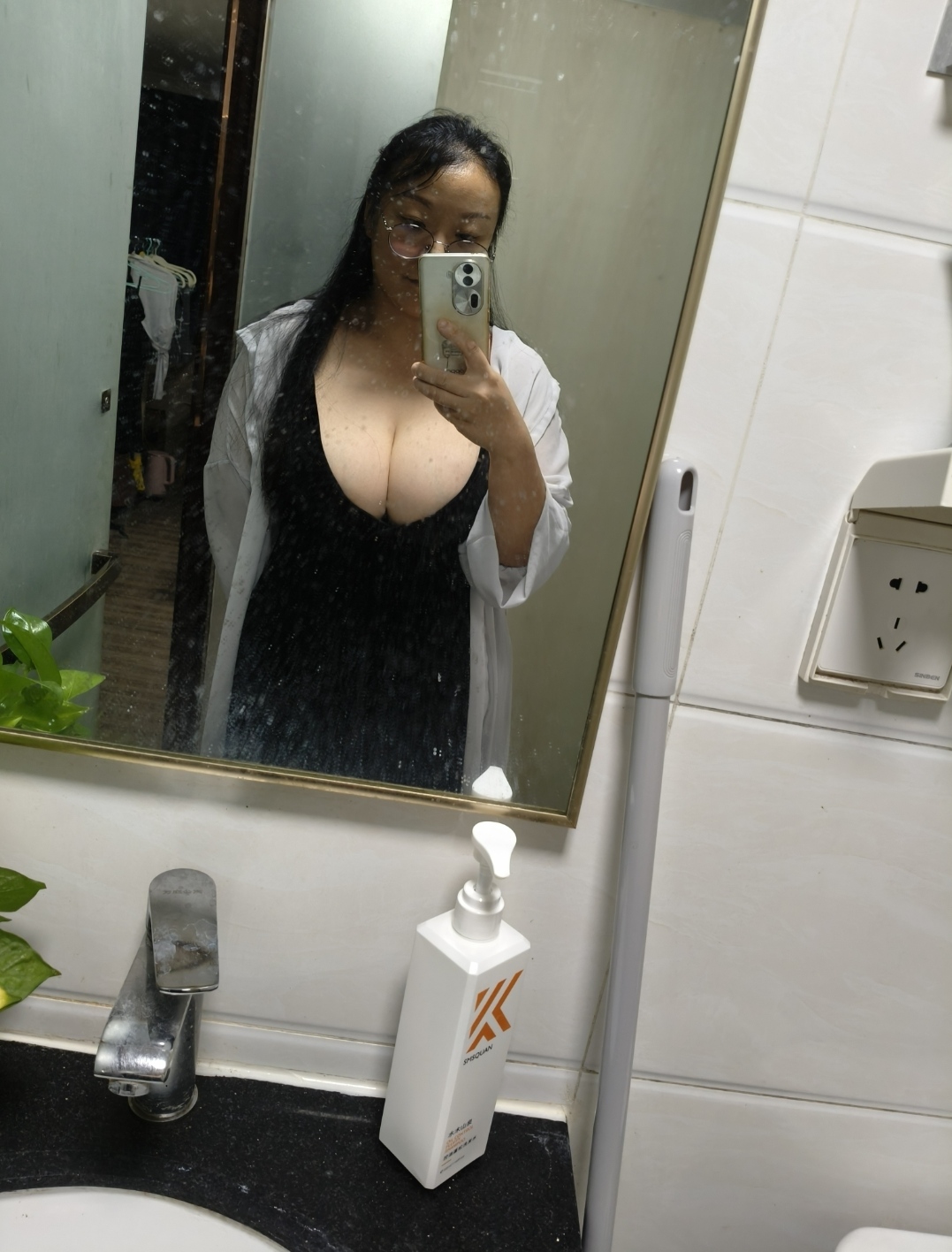 龙华眼镜妹老师