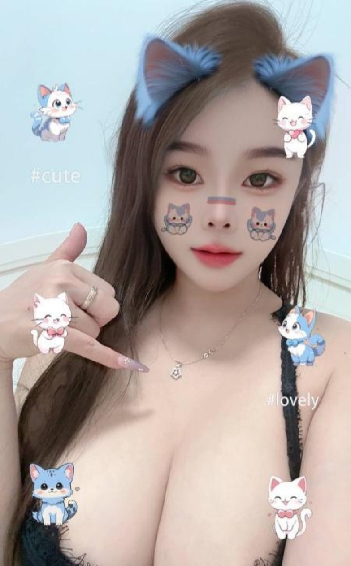 岗厦爆乳辣妹萱萱