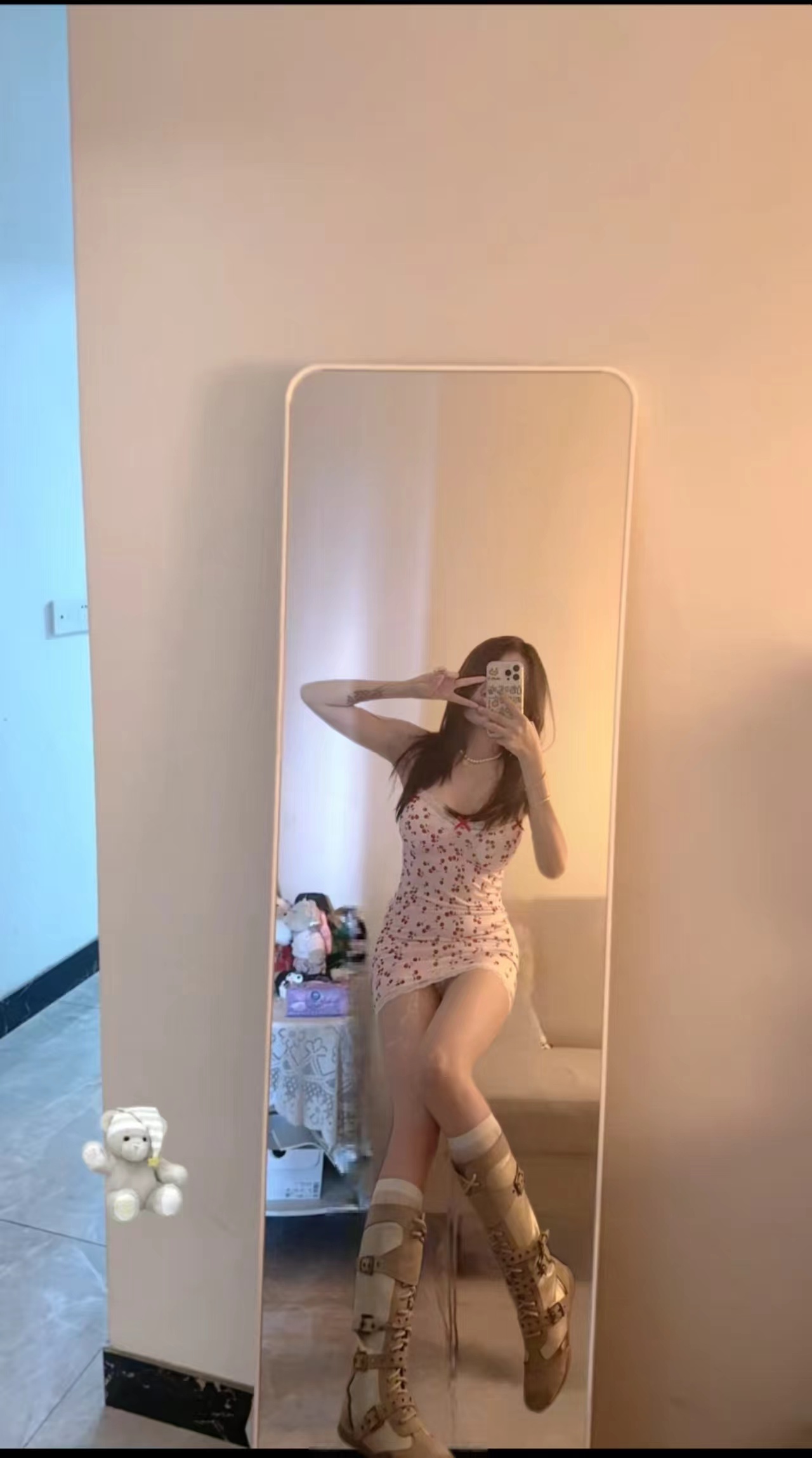 惹火身材风情花姑娘