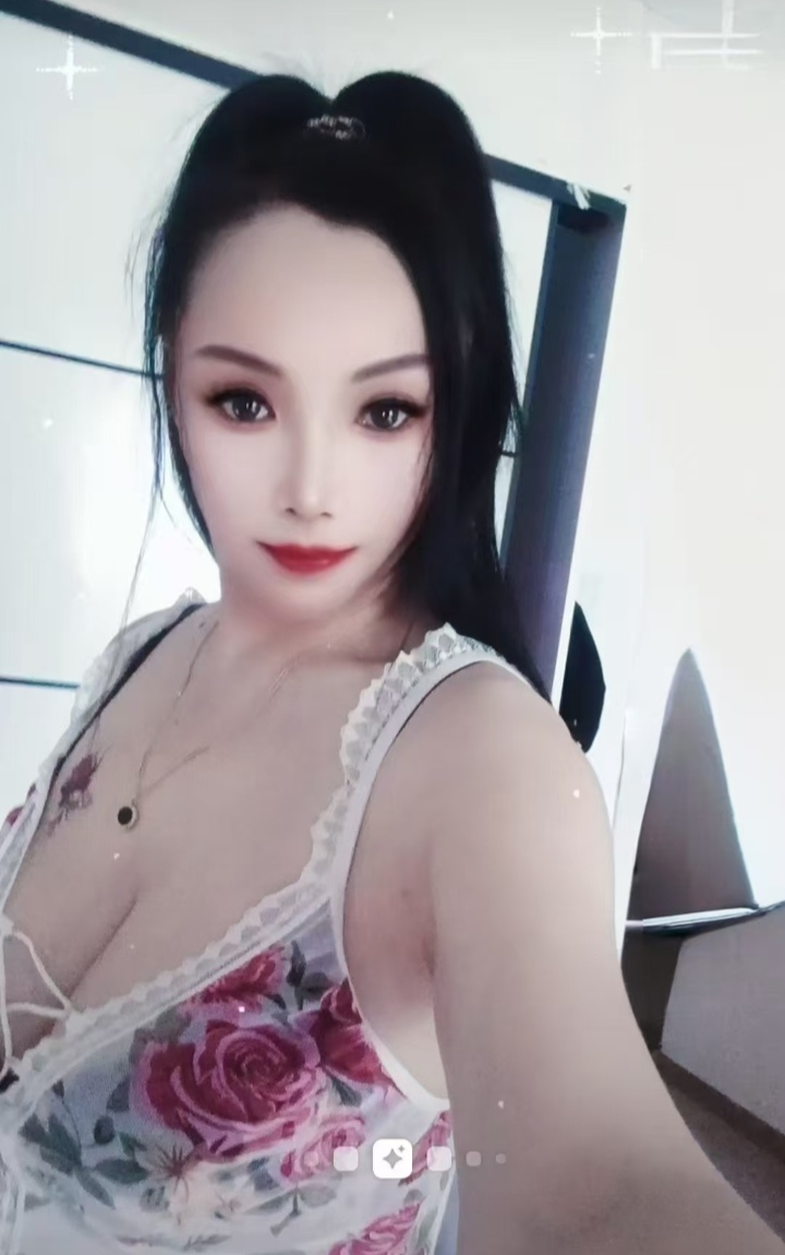 风情御姐小鸟依人