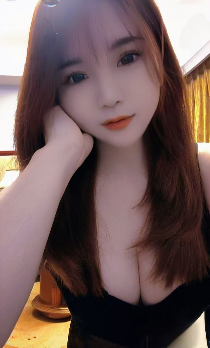 丰满大白兔辣妹小忆