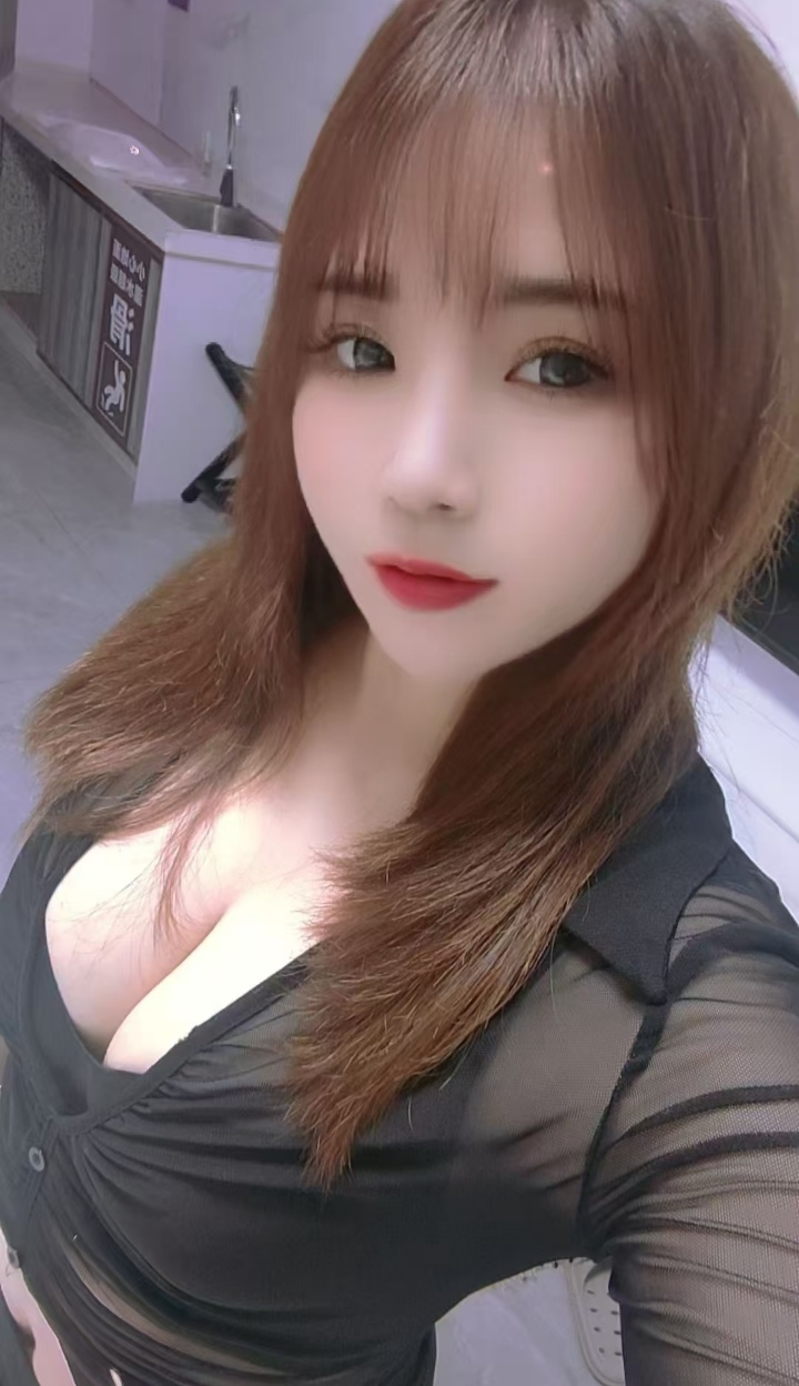 丰满大白兔辣妹小忆