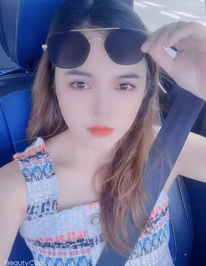 丰满热辣小姐姐柠檬