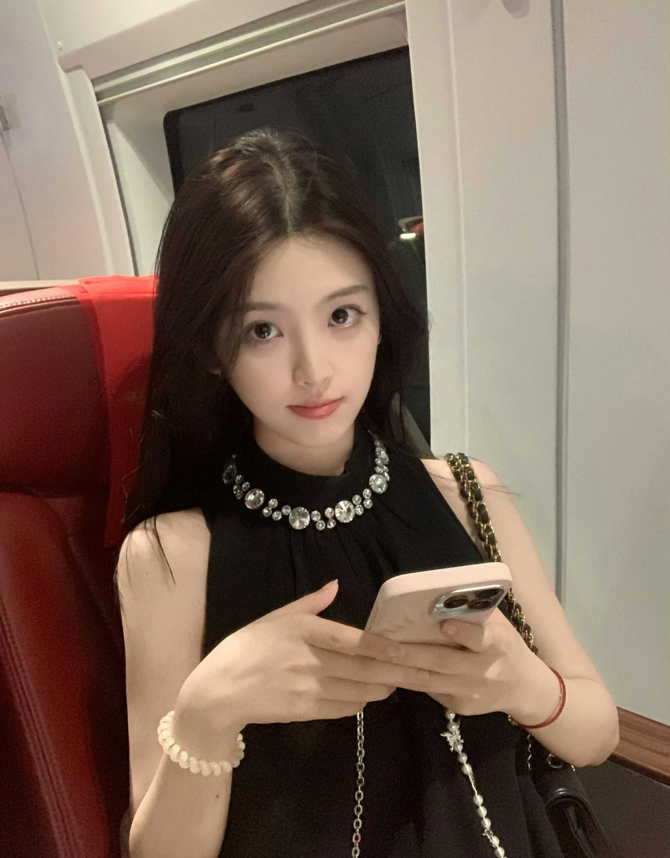 兼职白嫩甜妹思思