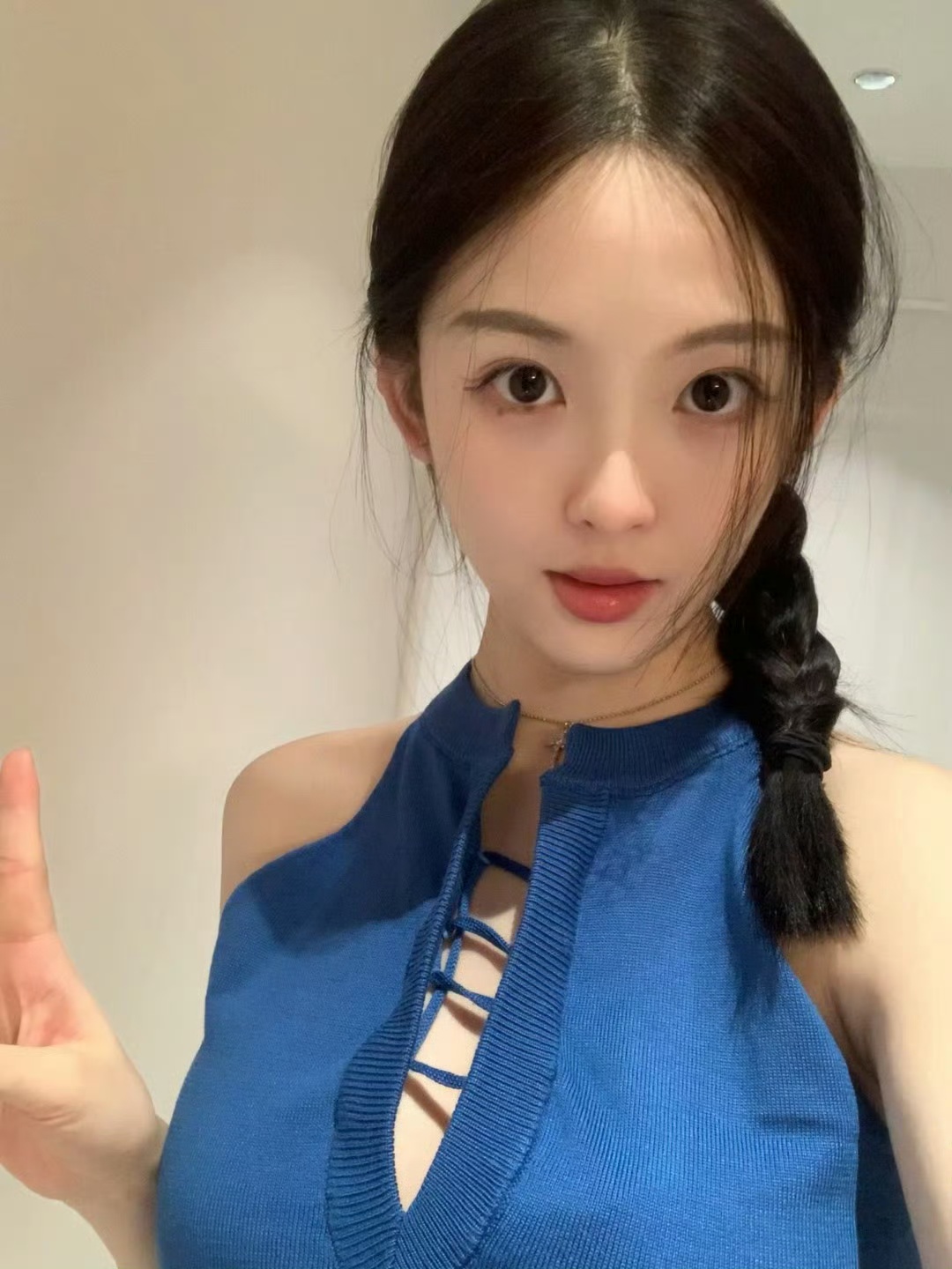 兼职白嫩甜妹思思