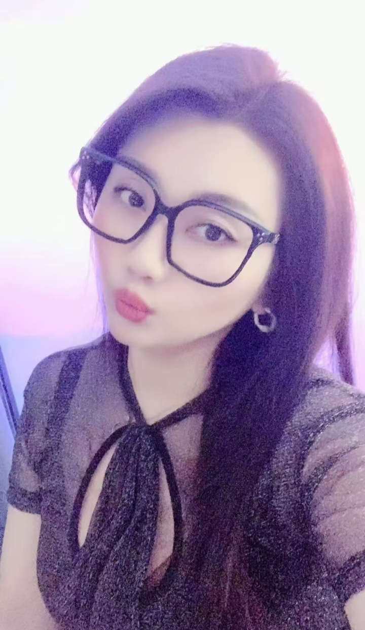 丰润眼镜辣妹宋雨欣