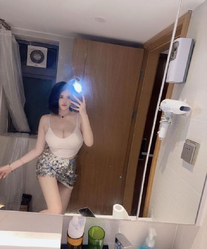 大奶短发甜妹珂珂