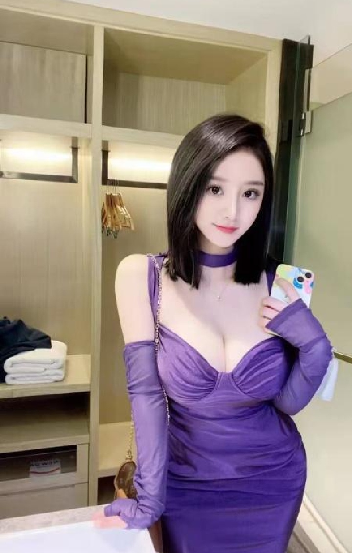 大奶短发甜妹珂珂